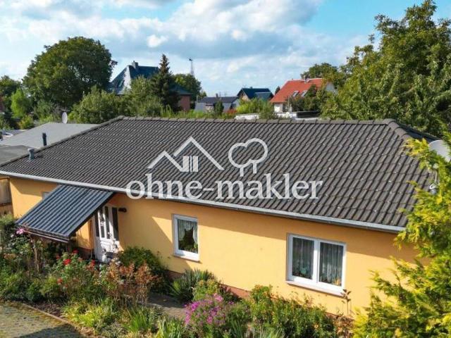 Einfamilienhaus + Gartenbungalow in bester Lage