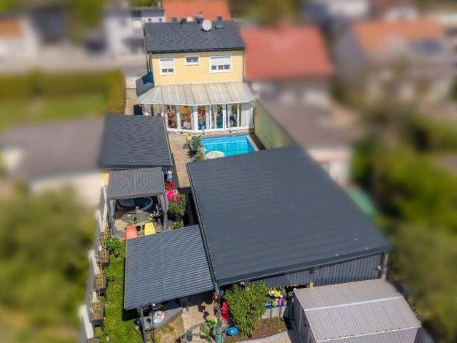 EINFAMILIENHAUS / Grenze Deutsch Wagram + Grundstück 774m² + BEHEIZTER POOL MIT ÜBERDACHUNG + GARAGE + CARPORT + NÄHE S BAHN