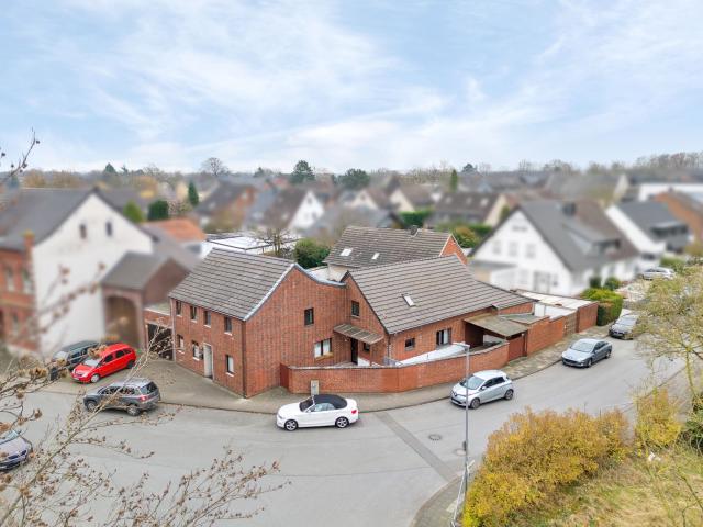 Einfamilienhaus Ensemble bestehend aus 3 Häusern in Kaarst Büttgen