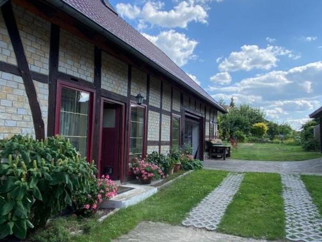 Einfamilienhaus, freistehend mit Carport und Garten
