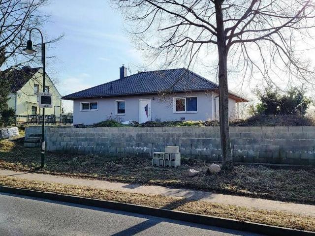 Einfamilienhaus im Winkel Bungalowstil * 16356 Werneuchen * Friedel IMMO