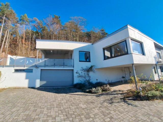 Einfamilienhaus im „zeitlosen Baustil“ mit Einliegerwohnung