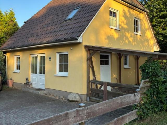 Einfamilienhaus in Brieselang + gemauerte Garage mit Nebenraum