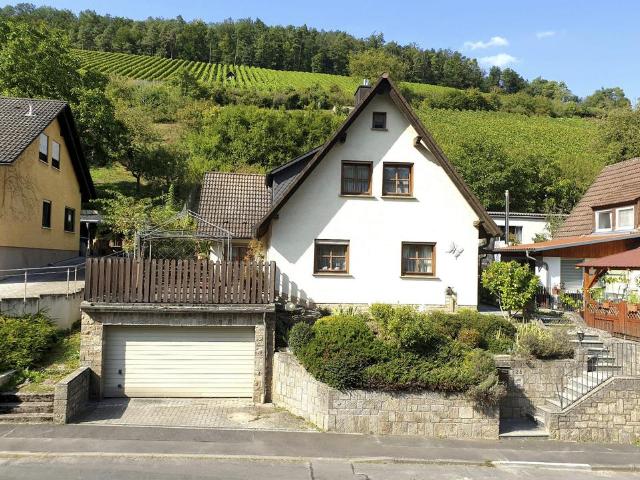 Einfamilienhaus in Karlstadt – Traumhaftes Wohnen nahe Würzburg