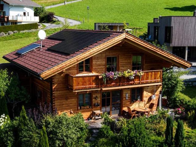 Einfamilienhaus in Holzbauweise: modern, hochwertig, neuwertig