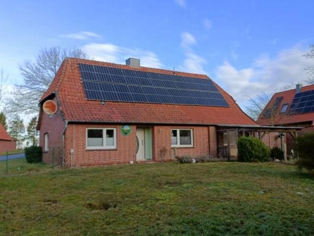 Einfamilienhaus in idyllischer Lage mit großem Grundstück zu vermieten