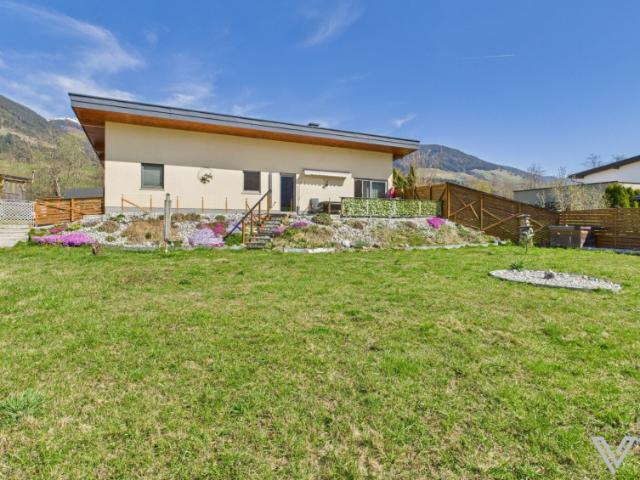 Einfamilienhaus mit großem Garten in schöner Lage