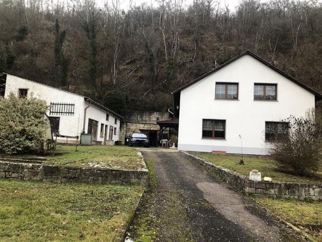 Einfamilienhaus in ruhiger Wohnlage zur Saale mit ca. 2.164 m² großem Grundstück