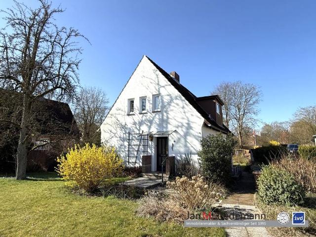 Einfamilienhaus in ruhiger Lage mit Potential und Vollkeller auf einem 813 m² großem Erbbaugrundstück
