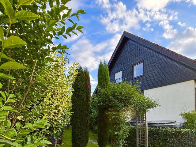 Einfamilienhaus in ruhiger Sackgassenendlage mit ELW, Kaltwintergarten & Pool provisionsfrei
