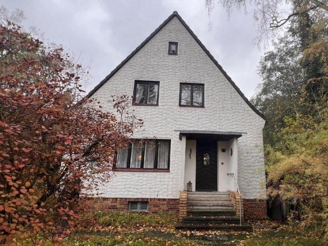 Einfamilienhaus in ruhiger Siedlungslage mit großem Grundstück