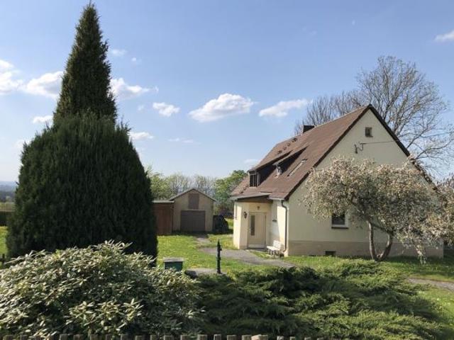 Einfamilienhaus in ruhiger, sonniger Lage zum sanieren mit Trinkwasserbrunnen und Fernblick