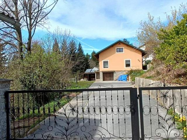 Einfamilienhaus in Top Lage mit Doppelgarage, großem Grund und Wald!