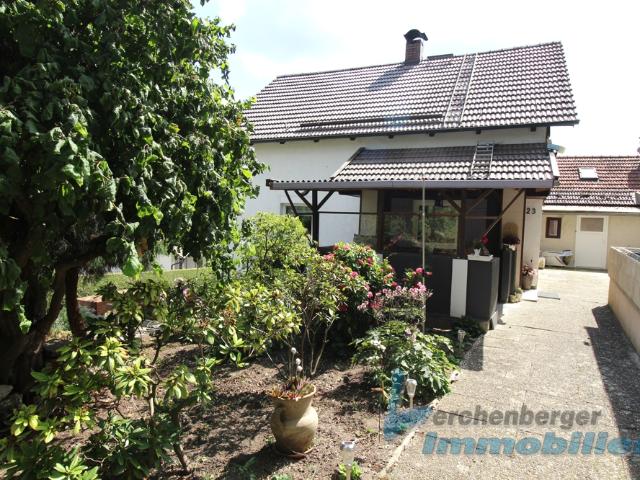 Einfamilienhaus mit Nebengebäude und Garten in Marklkofen Steinberg