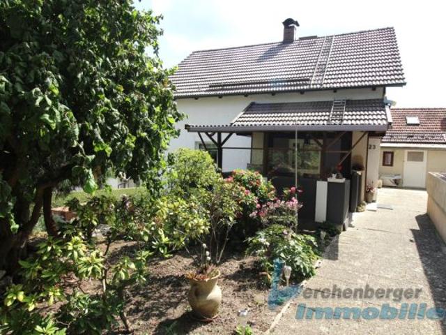 Einfamilienhaus mit Nebengebäude und Garten in Marklkofen Steinberg