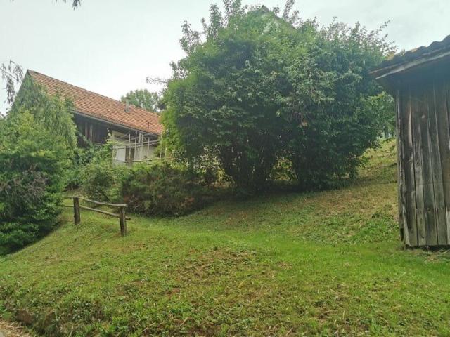 Einfamilienhaus mit Nebengebäuden in ruhiger Sackgassenlage in begehrter Lage am Fuße des Gedersbergs!