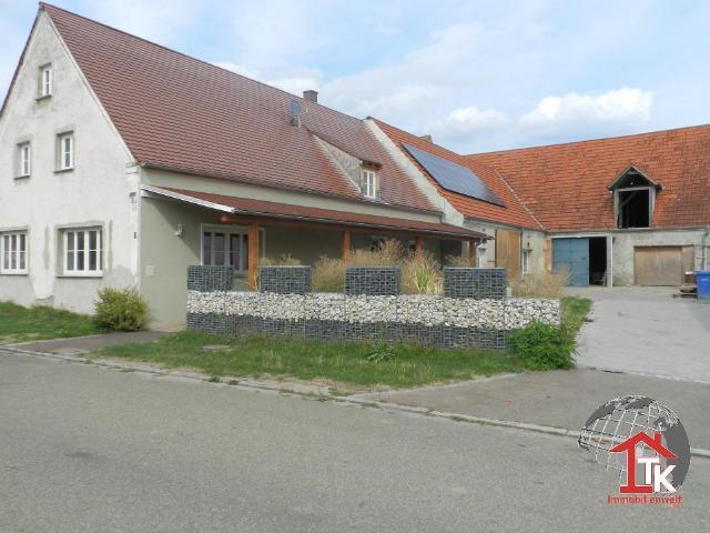 Einfamilienhaus mit Nebengebäuden in Wechingen, Nähe Öttingen