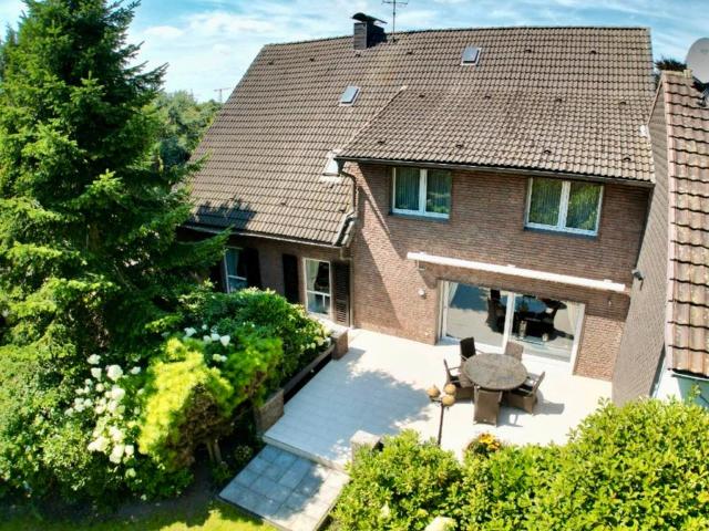 Einfamilienhaus mit Büro&Hallen direkt am Golfplatz PRIVATVERKAUF