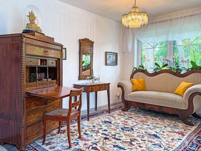 Einfamilienhaus mit bewohnbarem Souterrain und schönem Steingarten