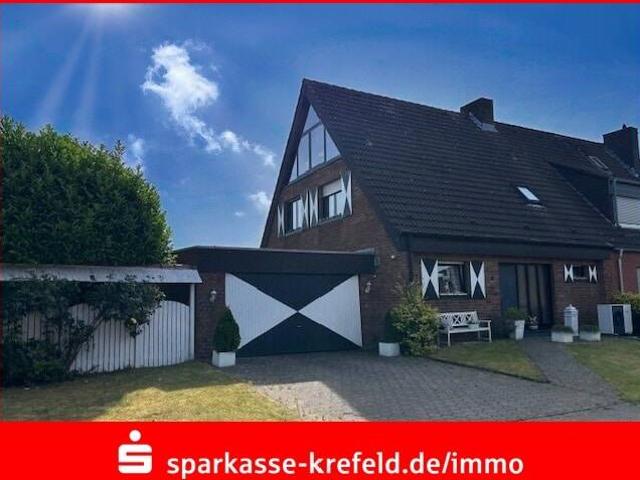 Einfamilienhaus mit Doppelgarage