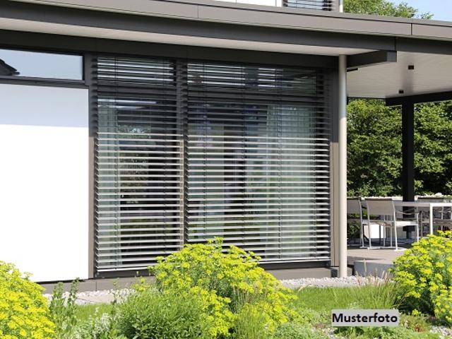 Einfamilienhaus mit Einliegerwohnung, Carport