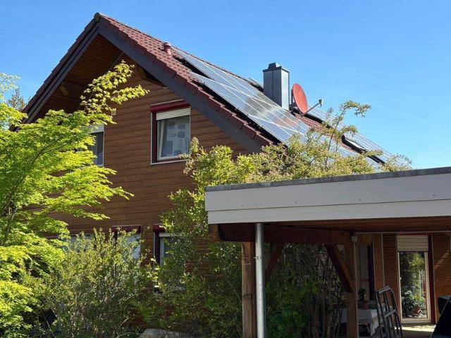 Einfamilienhaus mit Einliegerwohnung, Garten, Carport, PV Anlage, Wärmepumpe, Terrasse, Keller uvm