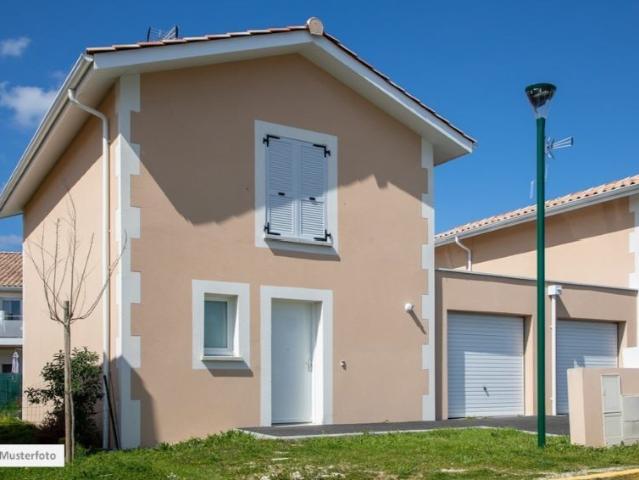 Einfamilienhaus mit Einliegerwohnung in 51702 Bergneustadt, Am Heshahn