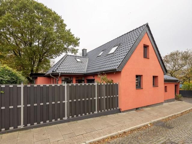 Einfamilienhaus mit Einliegerwohnung in Bremen Grohn Hier gibt es nicht mehr viel zu tun
