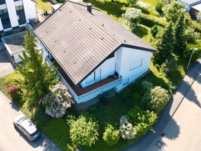 Einfamilienhaus mit Einliegerwohnung in Heuchlingen