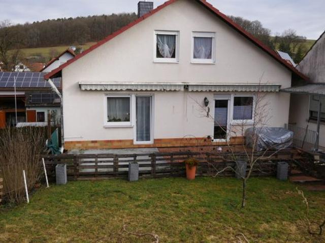 Einfamilienhaus mit Einliegerwohnung und Nebengebäuden in Bad Kissingen Stadtteil Arnshausen