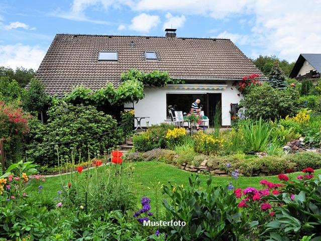 Einfamilienhaus mit Fertiggarage + provisionsfrei