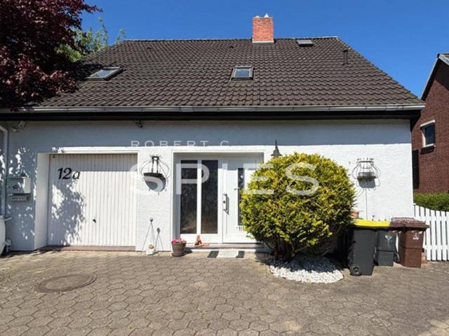 Einfamilienhaus mit guter Raumaufteilung in rückwärtiger Baureihe