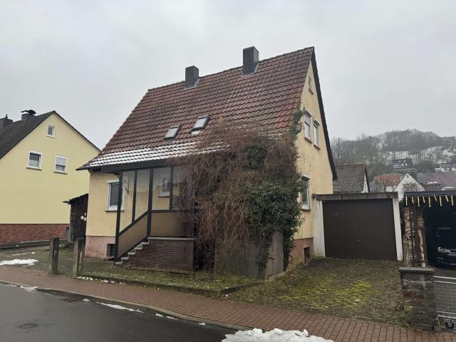 Einfamilienhaus mit guter Substanz Modernisierungsstau!