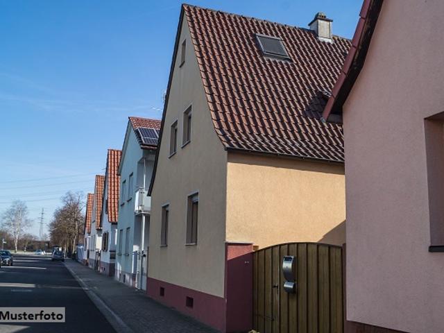 Einfamilienhaus mit Garage