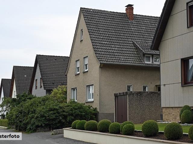 Einfamilienhaus mit Garage