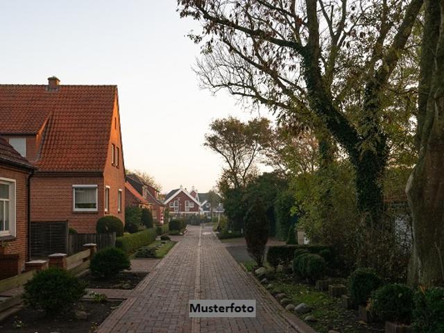 Einfamilienhaus mit Garage