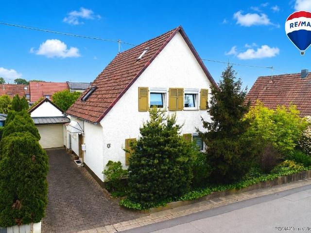 Einfamilienhaus mit Garage und gepflegtem Garten