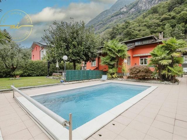 EINFAMILIENHAUS MIT GARTEN UND SWIMMING POOL