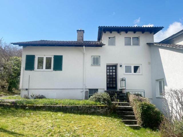 Einfamilienhaus mit Garten in ruhigem Quartier am Waldrand