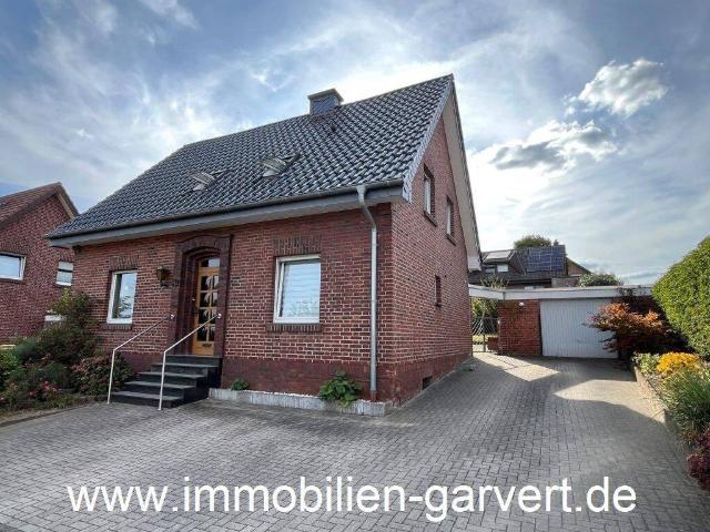 Einfamilienhaus mit Garten, Nebengebäude und Garage in Groß Reken