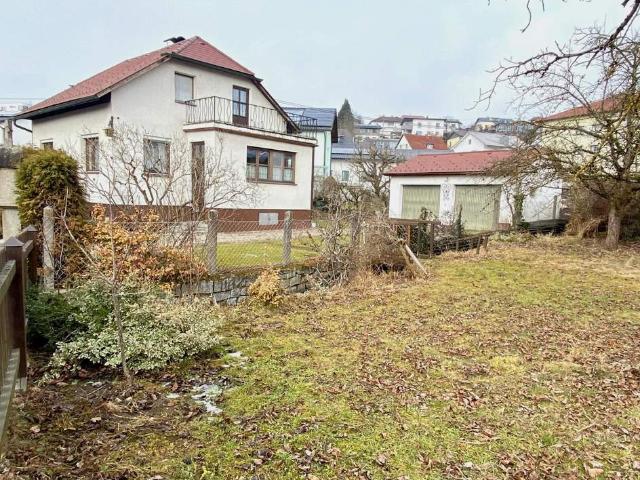 Einfamilienhaus mit Gartenparadies und Bächlein im Herzen von Walding