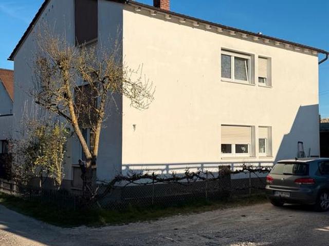 Einfamilienhaus mit großem Balkon und Hobbyraum