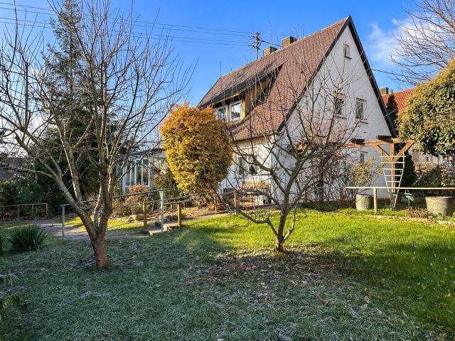 Einfamilienhaus mit großem Garten in ruhiger Lage – Adelsried
