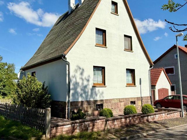 Einfamilienhaus mit großem Garten sucht kreative Bauherrn