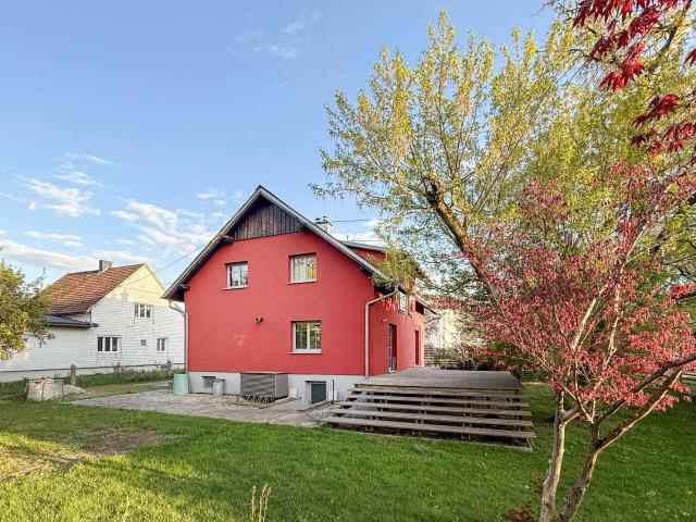 Einfamilienhaus mit großem Garten und Terrasse in ruhiger Lage