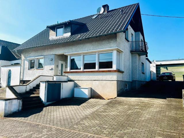 Einfamilienhaus mit großem Garten