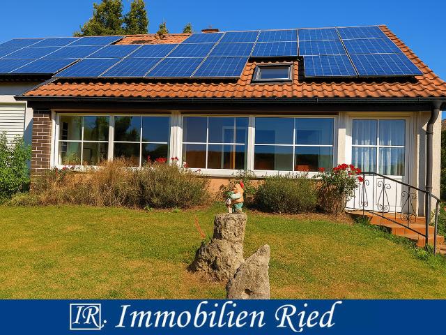 Einfamilienhaus mit großem Grund, PV Anlage und Potenzial zur individuellen Gestaltung in Manching