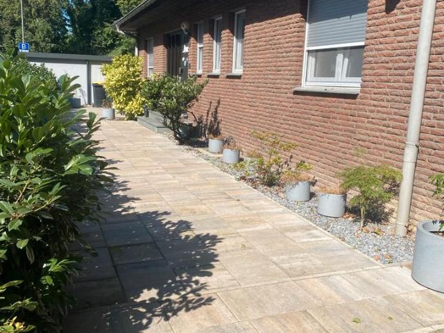 Einfamilienhaus mit großem Grundstück