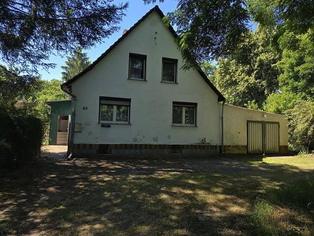 Einfamilienhaus mit großem Grundstück in idyllischer Waldlage