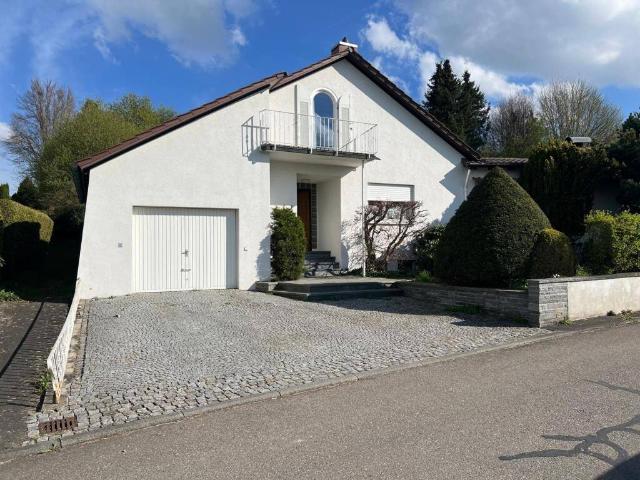 Einfamilienhaus mit großem Grundstück in sehr guter Lage
